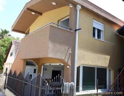 Apartmani i sobe "Ravić" - Sutomore, privatni smeštaj u mestu Sutomore, Crna Gora - Ulaz-ulica Apartmani i sobe "Ravić" - Sutomore, privatni smeštaj u mestu Sutomore, Crna Gora - Ulaz-ulica